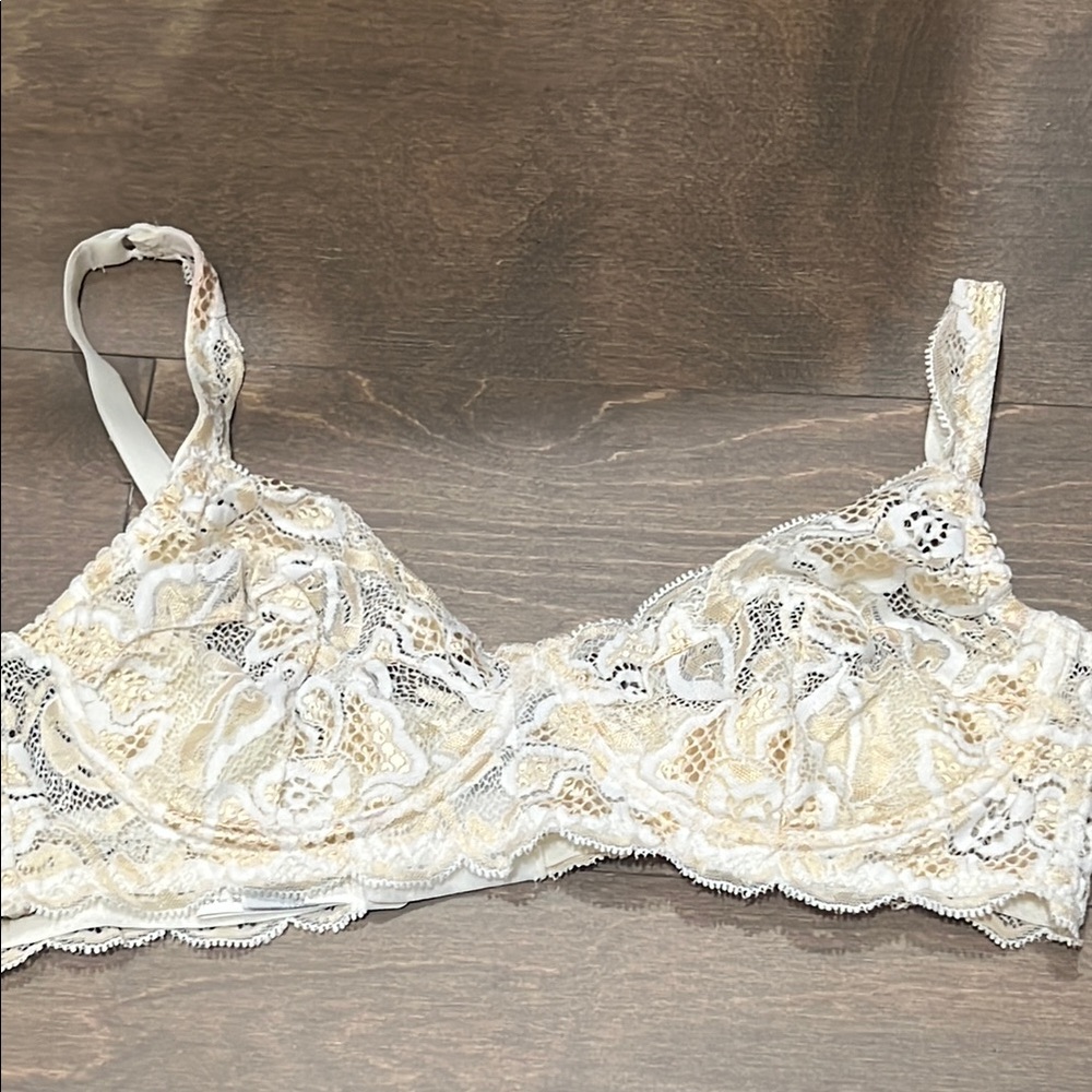 White and Gold women’s lace bra size 38 B